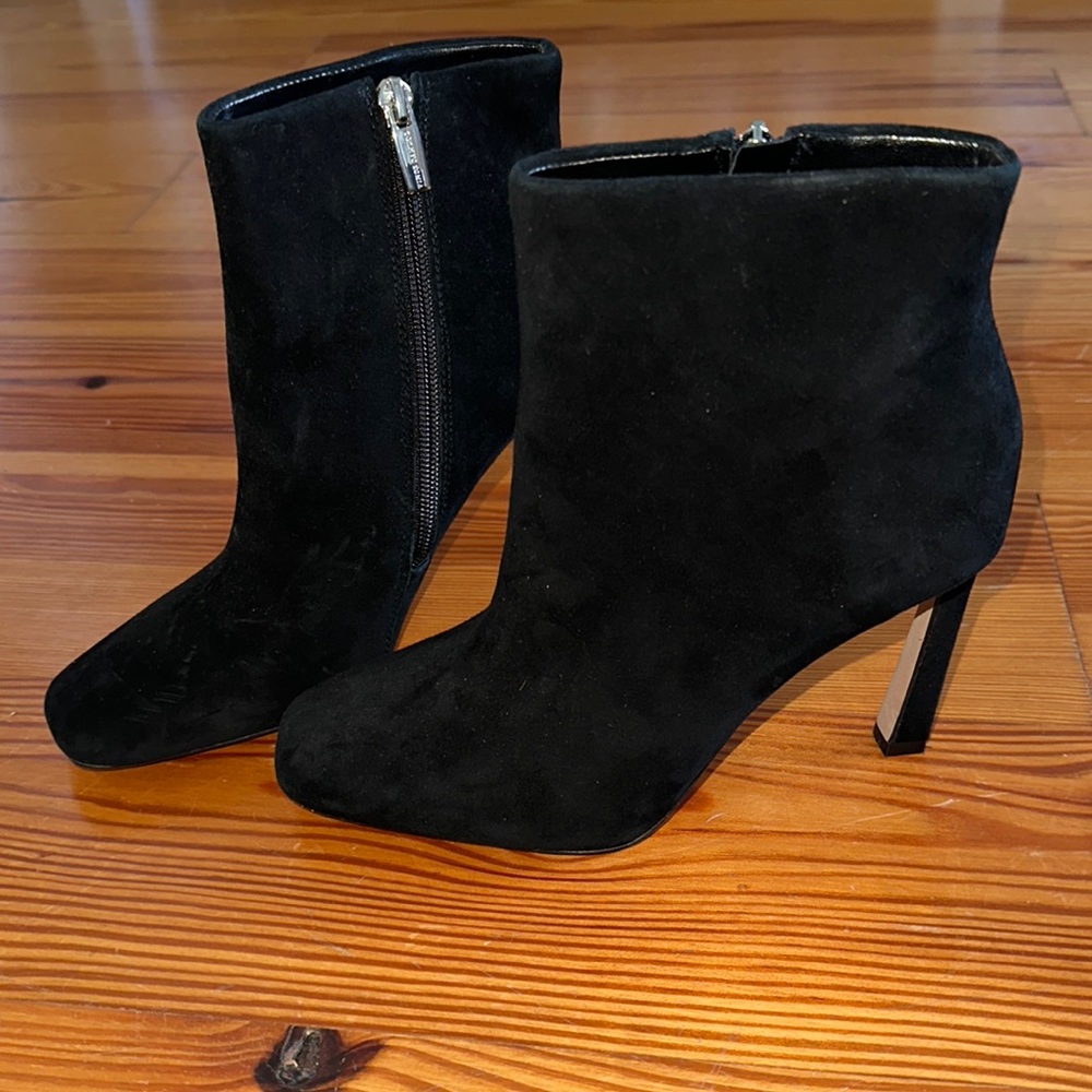 Like new Vince Camuto Black Booties